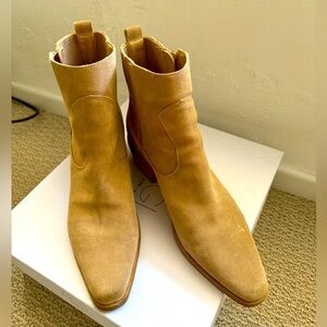 Donald Pliner women’s Banks Western bootie. Lightly worn size11